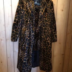 Leopard print skirt suit, sweet!